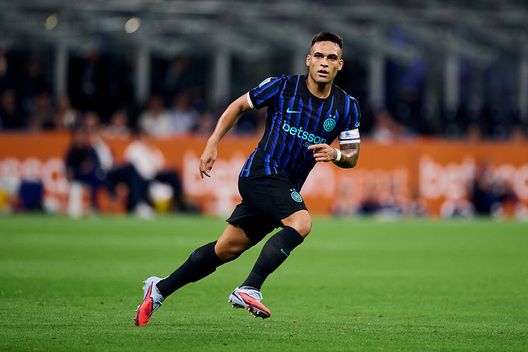 MILANO, ITALIA - AGOSTO 31: Lautaro Martínez della FC Internazionale in azione durante il match con l'Udinese (Foto di Mattia Ozbot - Inter/Inter via Getty Images) Inter-Milan, è aria di derby! Chi la spunterà tra Chivu e Allegri?- immagine 3