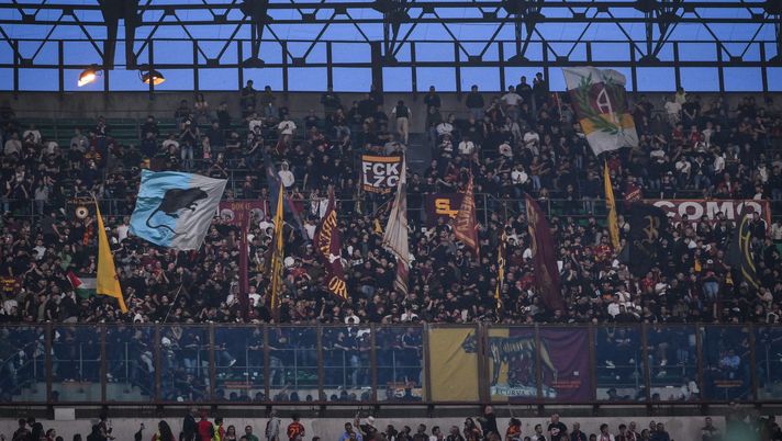 MILAN, ITALY - APRIL 11: AS Roma fans during the UEFA Europa League 2023/24 Quarter-Final first leg match between AC Milan and AS Roma at Stadio Giuseppe Meazza on April 11, 2024 in Milan, Italy. (Photo by Fabio Rossi/AS Roma via Getty Images) Milan-Roma, nel settore ospiti sventola la bandiera biancoceleste con il topo - immagine 1
