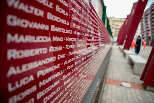 Grande Torino: la Mole Antonelliana e i ponti sul Po si illuminano di granata- immagine 2