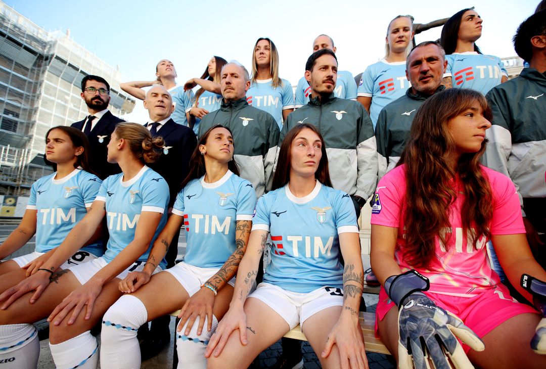 WOMEN | Lazio, foto di squadra al Campidoglio: c’è anche Onorato – GALLERY - immagine 28