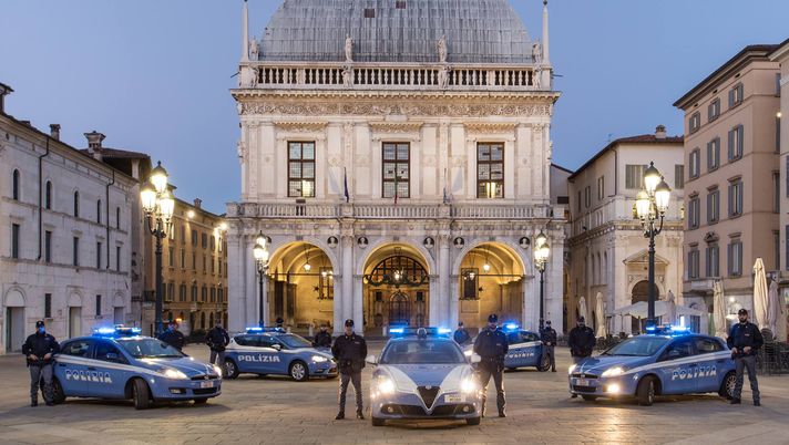 I playout del 1′ giugno, dopo la gara Brescia-Cosenza: violenza, scontri e feriti, 75 Daspo - immagine 1