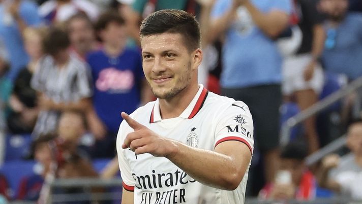 L'esultanza di Luka Jovic (attaccante AC Milan) per il suo gol nell'amichevole Barcellona-Milan 5-6 dcr, terza partita dei rossoneri al Soccer Champions Tour 2024 negli USA | News (Getty Images) esultanza gol Jovic AC Milan amichevole Barcellona-Milan 5-6 dcr Soccer Champions Tour 2024 USA