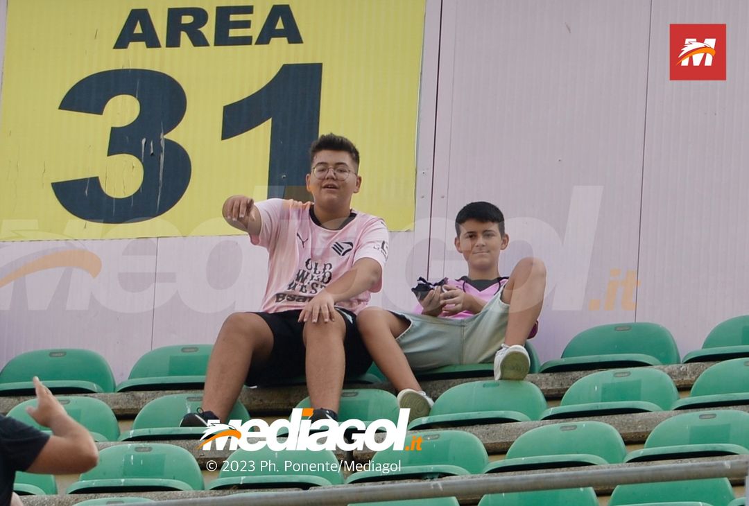 FOTOTIFO Palermo-Feralpisalò 3-0, gli scatti ai tifosi al “Renzo Barbera” (GALLERY) - immagine 9