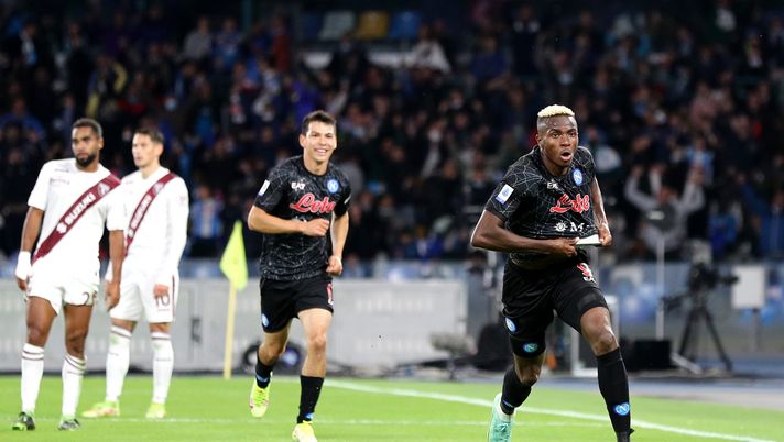 NAPLES, ITALY - OCTOBER 17: Victor Osimhen of SSC Napoli celebrates after scoring their team's first goal during the Serie A match between SSC Napoli and Torino FC at Stadio Diego Armando Maradona on October 17, 2021 in Naples, Italy. (Photo by Francesco Pecoraro/Getty Images) Napoli-Torino, i precedenti: i granata non vincono in terra campana dal 2009- immagine 2