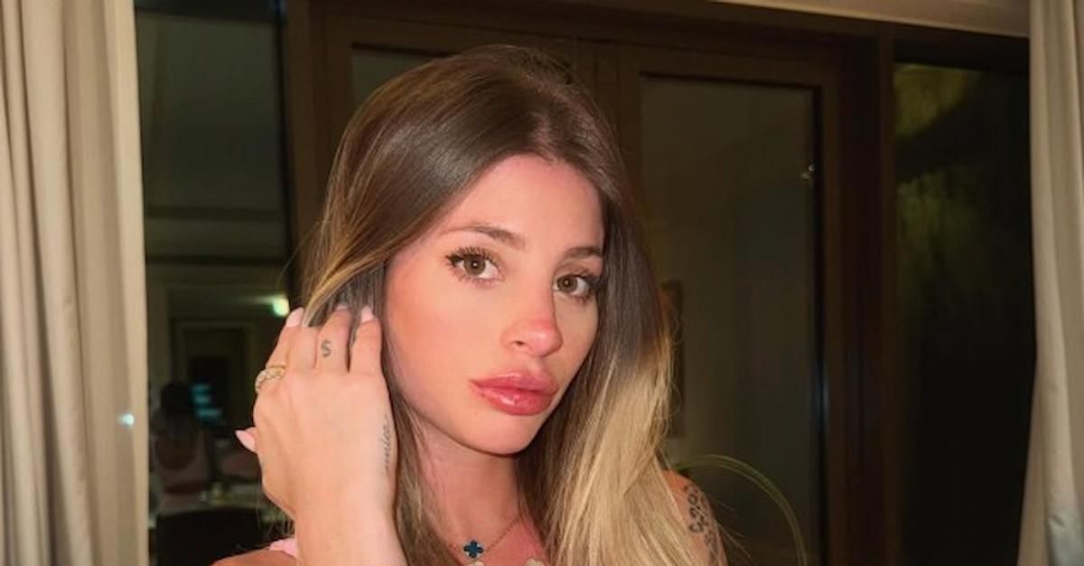 Lo sfogo della Nasti nel giorno della festa della mamma. Le frecciate ai ‘parenti assenti’ Lo sfogo della Nasti nel giorno della festa della mamma. Le frecciate ai ‘parenti assenti’