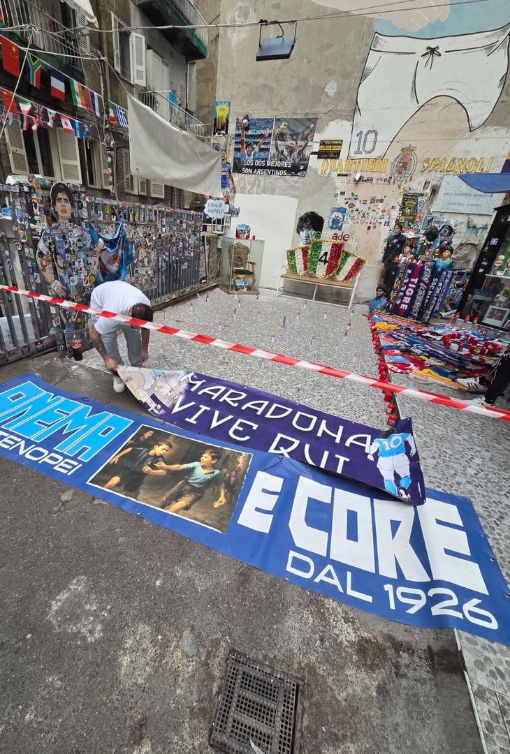 A Largo Maradona si celebra il 65° compleanno di Diego: i preparativi GALLERY - immagine 5