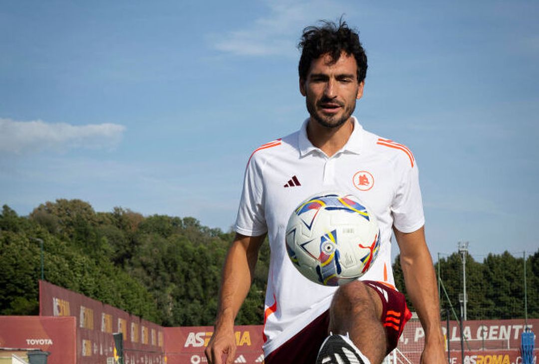 Roma, le prime immagini di Hummels con la maglia giallorossa – FOTO GALLERY - immagine 8
