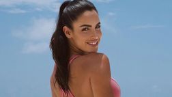 Lucia Javorcekova manda in estasi il web: serie di scatti con curve mozzafiato