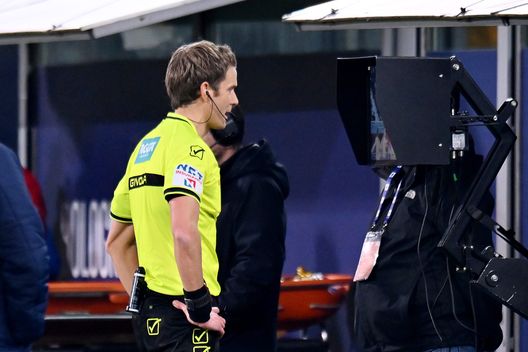 VN – Chi arbitra Roma-Fiorentina? Due fischietti in lizza per lo scontro europeo- immagine 2