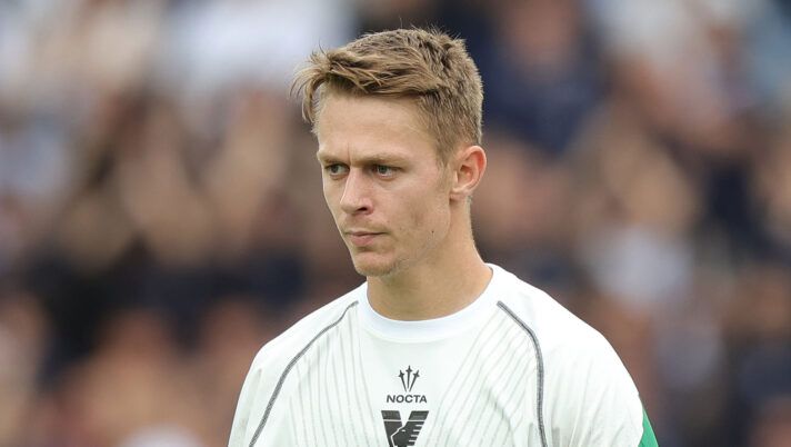 EMPOLI, ITALY - APRIL 20: Hans Nicolussi Caviglia of Venezia FC looks on during the Serie A match between Empoli and Venezia at Stadio Carlo Castellani on April 20, 2025 in Empoli, Italy. (Photo by Gabriele Maltinti/Getty Images) Non solo top player: ecco cinque scommesse per la 36a giornata al fantacalcio - immagine 1