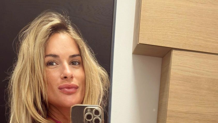 Ultimo mese di pancione per Claudia Scarpari. Lady Acerbi mostra il suo profilo in costume - immagine 1