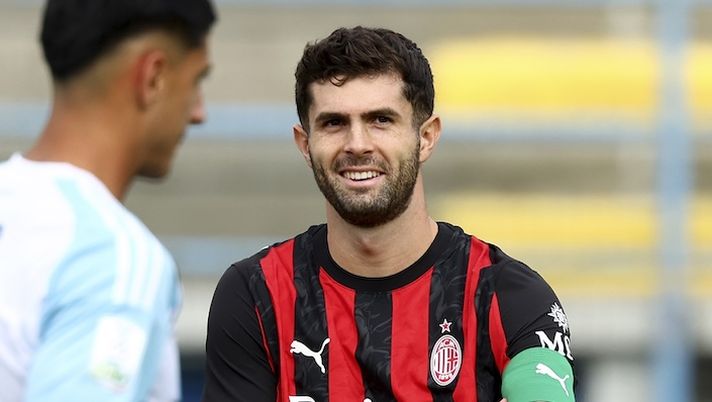 SOLBIATE ARNO, ITALY - NOVEMBER 14: Christian Pulisic of AC Milan looks on prior to the Friendly match between AC Milan and Virtus Entella at Stadio Felice Chinetti on November 14, 2025 in Solbiate Arno, Italy. (Photo by Giuseppe Cottini/AC Milan via Getty Images) Milan ko a sorpresa con l’Entella: si salva Pulisic. Segnali negativi da Estupinan e Fofana, Jashari… - immagine 1