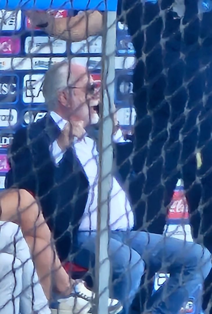 Il presidente De Laurentiis assiste all'allenamento degli azzurri al Patini di Castel di Sangro