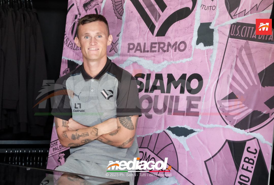 FOTO PALERMO: Liam Henderson incontra i tifosi allo Store Ufficiale (GALLERY) - immagine 14