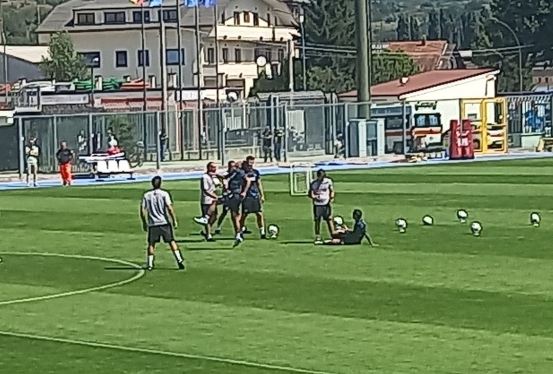 GALLERY Politano si accascia a terra appena rientrato in campo: la reazione di Conte- immagine 1