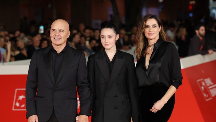 ROME, ITALY - OCTOBER 26: Luca Zingaretti, Emma Zingaretti and Luisa Ranieri attend the 'Modì – Three Days On The Wing Of Madness' red carpet during the 19th Rome Film Festival at Auditorium Parco Della Musica on October 26, 2024 in Rome, Italy. (Photo by Vittorio Zunino Celotto/Getty Images)  Zingaretti Luisa Ranieri