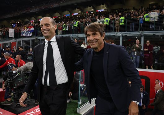 Head coach of AC Milan Massimiliano Allegri shakes hands with head coach of SSC Napoli Antonio Conte before the Serie A match between AC Milan and SSC Napoli testa-a-testa-conte-allegri-per-il-miglior-allenatore-dottobre-gasperini-e-chivu-puntano-al-sorpasso