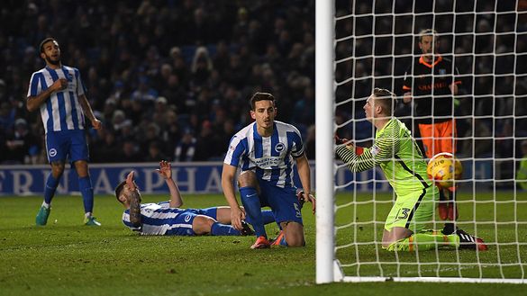 Lewis Dunk del Brighton fa autogol contro lo Sheffield Wednesday nel gennaio 2017 (Foto di Mike Hewitt/Getty Images) thiaw-autogol-dato-statistica-record-malick-top-campionati-europei