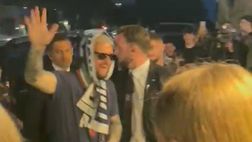 Jesus e Contini idoli della folla: arrivano alla cena Scudetto incitati dai tifosi