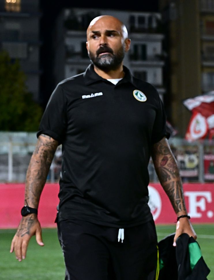 Raffaele Biancolino dell'allenatore di Avellino guarda durante la partita di Serie C tra Turris e Avellino allo Stadio Amerigo Liguori il 24 settembre 2024 a Torre del Greco, Italia ESCLUSIVA – Andreoletti: “La vittoria è del gruppo”, il tecnico che sta rivoluzionando il Padova- immagine 5