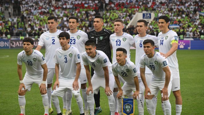 TASHKENT, UZBEKISTAN - JUNE 10: The players of Uzbekistan pose for a team photo prior to kick-off ahead of the FIFA World Cup Qualifier match between Uzbekistan and Qatar at Milliy Stadioni on June 10, 2025 in Tashkent, Uzbekistan. (Photo by Anvar Ilyasov/Getty Images) Uzbekistan, prima storica qualificazione ad un Mondiale: ecco il premio ai calciatori - immagine 1