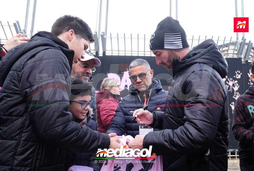 FOTO Parma-Palermo, il Palermo in partenza dal ‘Renzo Barbera’ (GALLERY) - immagine 4