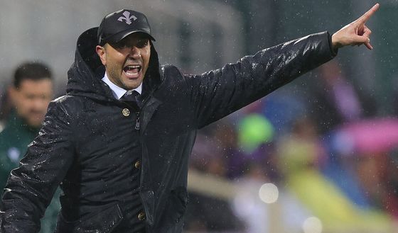 FLORENCE, ITALY - APRIL 17: Head coach Raffaele Palladino manager of ACF Fiorentina gestures during the UEFA Conference League 2024/25 Quarter Final Second Leg match between ACF Fiorentina and NK Celje at Stadio Artemio Franchi on April 17, 2025 in Florence, Italy. (Photo by Gabriele Maltinti/Getty Images)