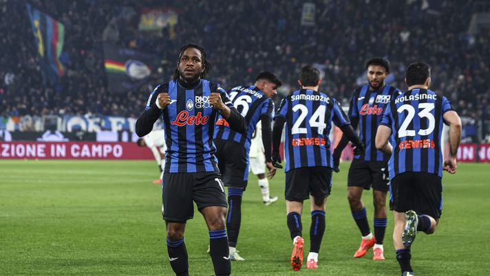 BERGAMO, ITALY - DECEMBER 06: Ademola Lookman of Atalanta celebrates after scoring the his team's second goal during the Serie A match between Atalanta and AC Milan at Gewiss Stadium on December 06, 2024 in Bergamo, Italy. (Photo by Giuseppe Cottini/Getty Images)  Atalanta-Milan-SerieA