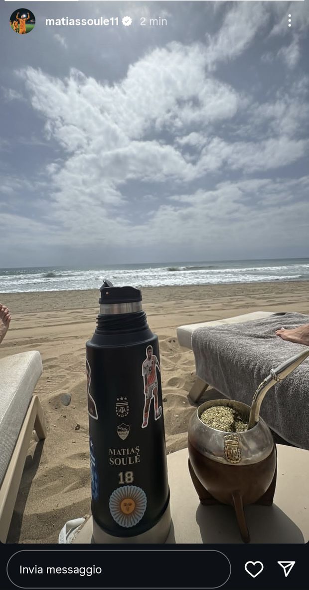 Roma, Soulé si gode il riposo concesso da Gasp: relax al mare con il mate – FOTO- immagine 2