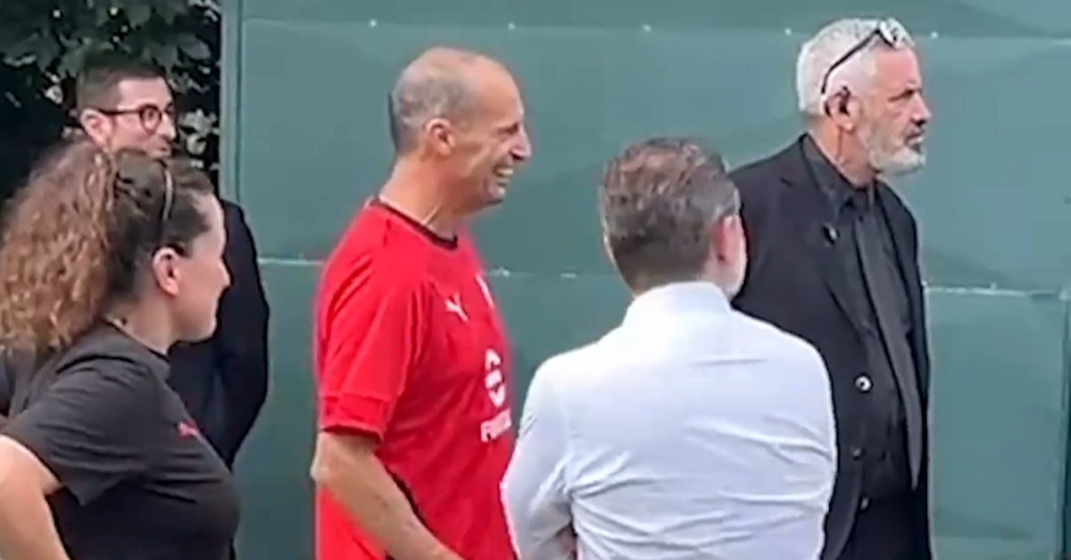 Milan, che entusiasmo dei tifosi per Allegri. E lui se la ride | VIDEO Milan, che entusiasmo dei tifosi per Allegri. E lui se la ride | VIDEO