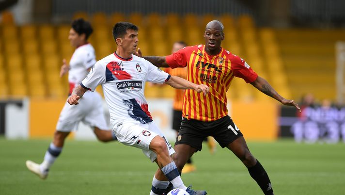 BENEVENTO, ITALY - MAY 16: Bryan Dabo of Benevento Calcio battles for possession with Salvatore Molina of F.C. Crotone during the Serie A match between Benevento Calcio and FC Crotone at Stadio Ciro Vigorito on May 16, 2021 in Benevento, Italy. Sporting stadiums around Italy remain under strict restrictions due to the Coronavirus Pandemic as Government social distancing laws prohibit fans inside venues resulting in games being played behind closed doors. (Photo by Francesco Pecoraro/Getty Images) Bari