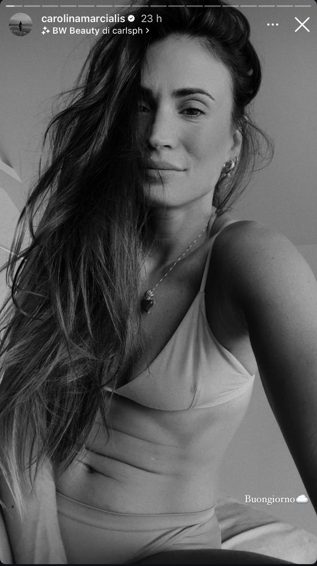 Carolina Marcialis, il risveglio è super sensuale. Scatto hot di prima mattina per lady Cassano- immagine 2