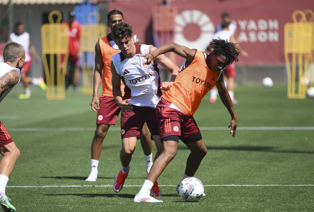 Ritiro Roma, lavoro sul campo e in palestra a Trigoria – FOTO GALLERY - immagine 21