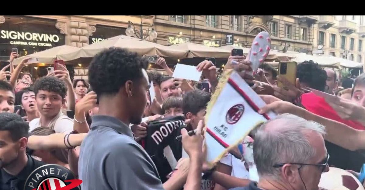 VIDEO – Nkunku e Odogu incontrano i tifosi allo store di Via Dante VIDEO – Nkunku e Odogu incontrano i tifosi allo store di Via Dante