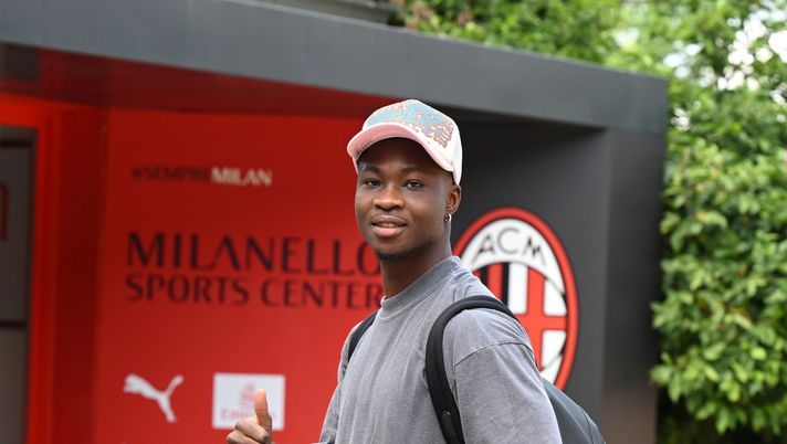 Chaka Traorè il futuro è lontano dal Milan: un club di Serie B è interessato a lui La Serie B sembra essere ancora nel destino di Chaka Traorè. Dopo averci già giocato con il Palermo potrebbe trasferirsi allo Spezia