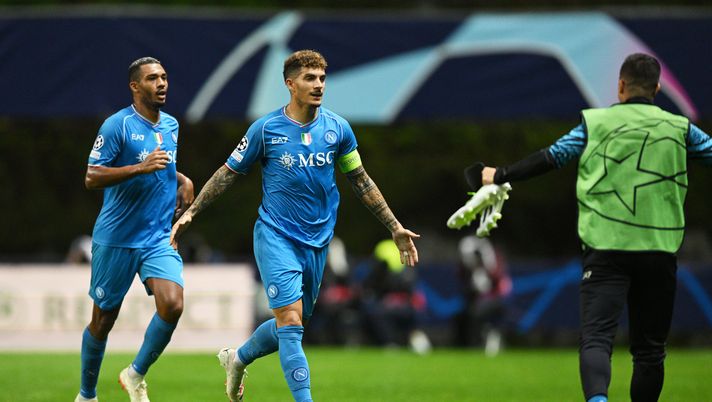 BRAGA, PORTUGAL - SEPTEMBER 20: Giovanni Di Lorenzo of Napoli celebrates after scoring the team's first goal during the UEFA Champions League match between SC Braga and SSC Napoli at Estadio Municipal de Braga on September 20, 2023 in Braga, Portugal. (Photo by Octavio Passos/Getty Images) Pirandelliano, senza gusto nel gioco: quattro mesi e il Napoli è tornato brutalmente normale - immagine 1