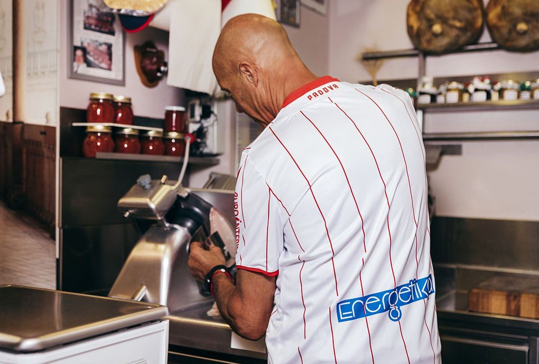 La maglia Home del Calcio Padova 2023/24 - immagine 15