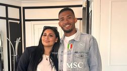 Giacca speciale per Juan Jesus: spunta anche un tappetino particolare! – LE FOTO
