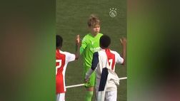 VIDEO / La commovente sportività dei ragazzini dell’Ajax