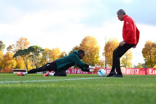 CAIRATE, ITALY - OCTOBER 30: Mike Maignan oggi a Milanello (Photo by Giuseppe Cottini/AC Milan via Getty Images)  Oggi a Milanello, Estupinan e Jashari in gruppo: tutte le foto