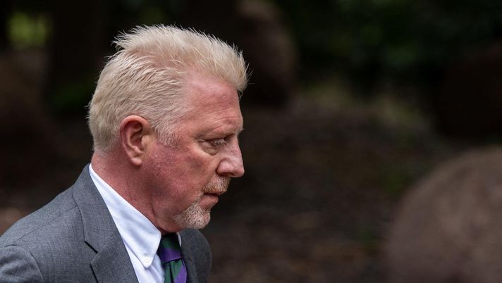 Teorie complottistiche su Hitler, Becker si scusa: “Messaggio male interpretato” - immagine 1