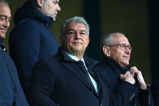 VILLARREAL, SPAGNA - 21 DICEMBRE: Joan Laporta, presidente dell'FC Barcelona, osserva dagli spalti prima della partita di LaLiga EA Sports tra Villarreal CF e FC Barcelona allo Stadio de la Ceramica il 21 dicembre 2025 a Villarreal, Spagna. (Foto di Alex Caparros/Getty Images) Laporta Atletico Madrid Barcellona