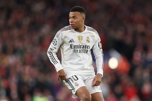 LIVERPOOL, INGHILTERRA - 4 NOVEMBRE: Kylian Mbappé del Real Madrid in azione durante la partita della fase a gironi 2025/26 della UEFA Champions League tra Liverpool FC e Real Madrid C.F. ad Anfield il 4 novembre 2025 a Liverpool, Inghilterra. (Foto di Michael Regan/Getty Images) Mbappé Real