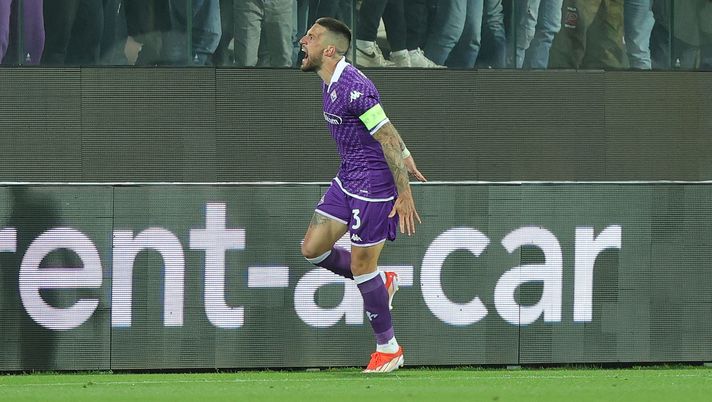 FLORENCE, ITALY - APRIL 18: Cristiano Biraghi of ACF Fiorentina celebrates after scoring a goal during the UEFA Europa Conference League 2023/24 Quarter-final second leg match between ACF Fiorentina and Viktoria Plzen at Stadio Artemio Franchi on April 18, 2024 in Florence, Italy.(Photo by Gabriele Maltinti/Getty Images Biraghi purga il Napoli da punizione, il terzino è uno specialista: un dato lo prova - immagine 1