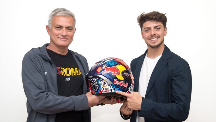 Roma-Napoli, Di Giannantonio ospite speciale all’Olimpico: il pilota sotto la Sud - immagine 1