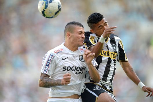 Rio De Janeiro, Brasile - 31 agosto 2014: Azione di gioco della partita di campionato tra Botafogo e Santos. (Foto di Alexandre Loureiro/Getty Images) Botafogo-Seattle Sounders, dove vedere la partita in diretta e streaming live- immagine 2