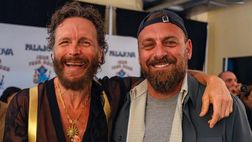 Jovanotti e l’abbraccio con De Rossi dopo il concerto: “Lo ammiro da sempre”