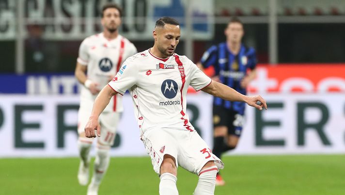 MILAN, ITALY - MARCH 08: Danilo D’Ambrosio of AC Monza in action during the Serie A match between FC Internazionale and AC Monza at Stadio Giuseppe Meazza on March 08, 2025 in Milan, Italy. (Photo by Marco Luzzani/Getty Images) Paura per D’Ambrosio a Dubai: “Tre esplosioni sopra le nostre teste” - immagine 1