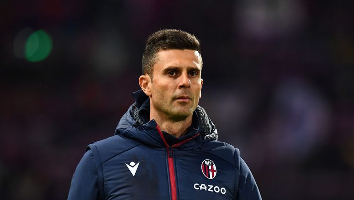 BOLOGNA, ITALY - NOVEMBER 12:Thiago Motta head coach of Bologna FC looks on during the Serie A match between Bologna FC and US Sassuolo at Stadio Renato Dall'Ara on November 12, 2022 in Bologna, Italy. (Photo by Alessandro Sabattini/Getty Images) Motta