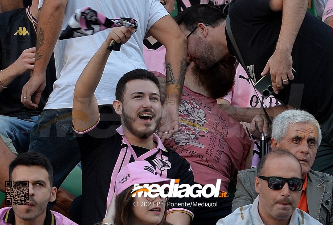 FOTOTIFO Palermo-Lecco, gli scatti ai tifosi al “Renzo Barbera” (GALLERY) - immagine 105